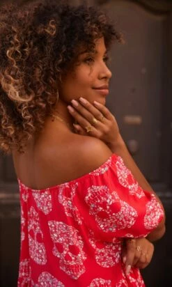 Robe Daria Rouge Flower Skull -Vêtements Soldes 2024 facetune 05 10 2023 09 43 09