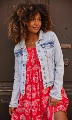 Robe Daria Rouge Flower Skull -Vêtements Soldes 2024 facetune 05 10 2023 09 50 26