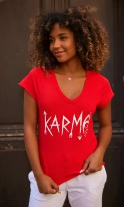 T-Shirt Magda Rouge Karma Blanc -Vêtements Soldes 2024 facetune 05 10 2023 10 38 43
