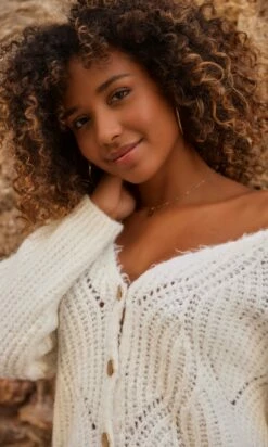 Gilet Nell Blanc Cassé -Vêtements Soldes 2024 facetune 05 10 2023 14 29 05