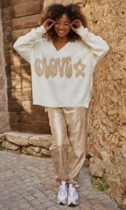 Pull Ronan Blanc Love Doré -Vêtements Soldes 2024 facetune 05 10 2023 14 45 20