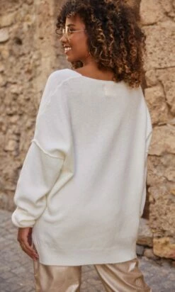 Pull Ronan Blanc Love Doré -Vêtements Soldes 2024 facetune 05 10 2023 14 56 26