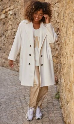 Pull Ronan Blanc Love Doré -Vêtements Soldes 2024 facetune 05 10 2023 14 59 58