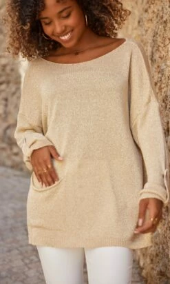 Pull Mika Oversize Doré Irisé 10 Pull Mika Oversize Doré Irisé -Vêtements Soldes 2024 facetune 05 10 2023 15 16 30