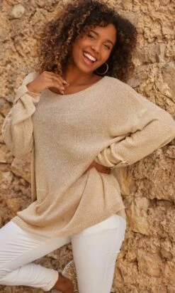 Pull Mika Oversize Doré Irisé 12 Pull Mika Oversize Doré Irisé -Vêtements Soldes 2024 facetune 05 10 2023 15 22 55