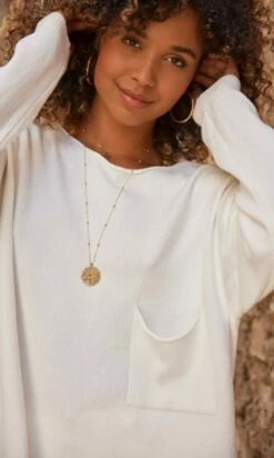 Pull Floyd Blanc Cassé -Vêtements Soldes 2024 facetune 05 10 2023 15 50 13