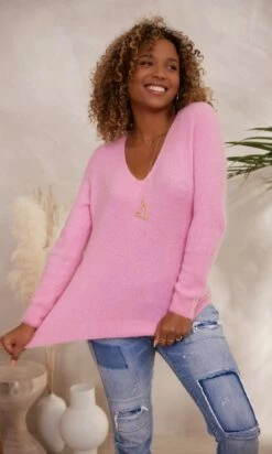 Pull Basic Col V Rose Clair -Vêtements Soldes 2024 facetune 05 12 2023 14 51 51
