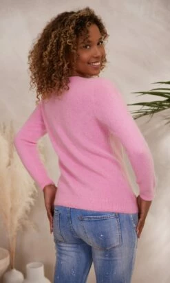 Pull Basic Col V Rose Clair -Vêtements Soldes 2024 facetune 05 12 2023 14 56 32