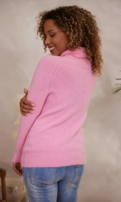 Pull Basic Col Roulé Rose Clair -Vêtements Soldes 2024 facetune 05 12 2023 15 55 20