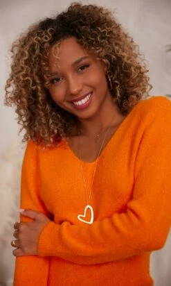 Pull Basic Col V Orange 15 Pull Basic Col V Orange -Vêtements Soldes 2024 facetune 05 12 2023 16 14 25