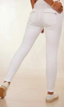 Pantalon Meryl Blanc -Vêtements Soldes 2024 facetune 06 02 2024 10 44 34
