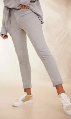 Pantalon Eddy Gris -Vêtements Soldes 2024 facetune 06 02 2024 10 57 31 1