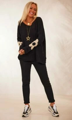 Pull Clovis Noir Flower Or -Vêtements Soldes 2024 facetune 06 02 2024 10 59 26 1
