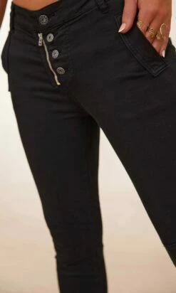 Pantalon Meryl Noir -Vêtements Soldes 2024 facetune 06 02 2024 11 35 41