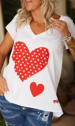 T-Shirt Elio MC Blanc Lovely Heart Rouge -Vêtements Soldes 2024 facetune 06 03 2023 11 22 45