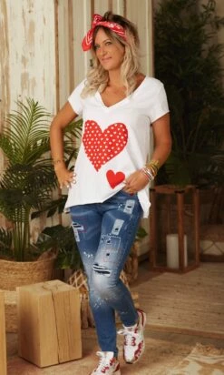 T-Shirt Elio MC Blanc Lovely Heart Rouge -Vêtements Soldes 2024 facetune 06 03 2023 11 22 55