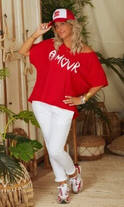 T-Shirt Solene Oversize Rouge Amour Blanc -Vêtements Soldes 2024 facetune 06 03 2023 12 32 07