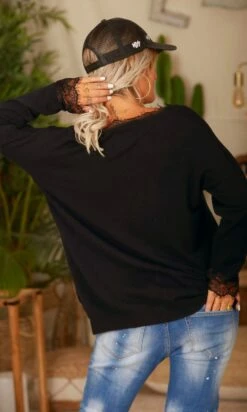 Pull Artus Noir -Vêtements Soldes 2024 facetune 06 03 2023 16 25 00