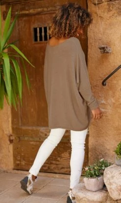 Pull Nestor Oversize Camel -Vêtements Soldes 2024 facetune 06 09 2023 14 19 36