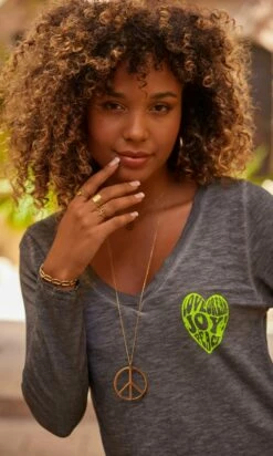 T-Shirt Magda ML Gris Anthracite Heart Joy Jaune Fluo -Vêtements Soldes 2024 facetune 06 09 2023 15 13 01