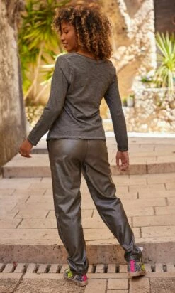 T-Shirt Magda ML Gris Anthracite Heart Joy Jaune Fluo -Vêtements Soldes 2024 facetune 06 09 2023 15 13 21 1 1