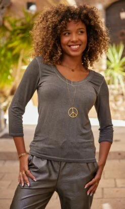 T-Shirt Essentiel ML Gris 10 T-Shirt Essentiel ML Gris -Vêtements Soldes 2024 facetune 06 09 2023 15 45 32