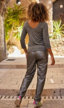 T-Shirt Essentiel ML Gris 14 T-Shirt Essentiel ML Gris -Vêtements Soldes 2024 facetune 06 09 2023 15 45 51