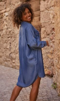 Petite Robe Chemise Atika Jean's Brut 12 Petite Robe Chemise Atika Jean's Brut -Vêtements Soldes 2024 facetune 06 10 2023 10 44 43