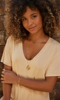 T-Shirt Basic Camel -Vêtements Soldes 2024 facetune 06 10 2023 15 33 43