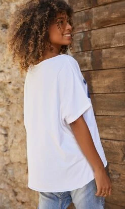 T-Shirt Solene Oversize Blanc Peace Bleu Marine -Vêtements Soldes 2024 facetune 06 10 2023 16 16 32