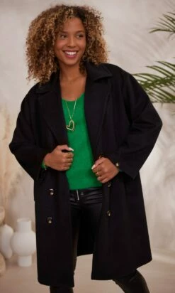 Pull Basic Col V Vert Brésil 11 Pull Basic Col V Vert Brésil -Vêtements Soldes 2024 facetune 06 12 2023 11 57 46