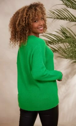 Pull Ryan Vert Brésil -Vêtements Soldes 2024 facetune 06 12 2023 16 43 37