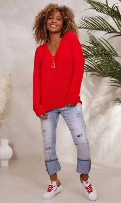 Pull Ryan Rouge -Vêtements Soldes 2024 facetune 06 12 2023 16 53 21