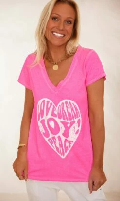 T-Shirt Elio MC Rose Fluo Heart Joy Blanc -Vêtements Soldes 2024 facetune 07 02 2024 09 22 52