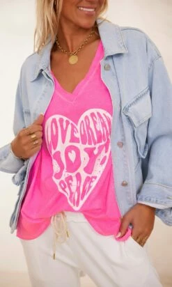 T-Shirt Elio MC Rose Fluo Heart Joy Blanc -Vêtements Soldes 2024 facetune 07 02 2024 09 46 47