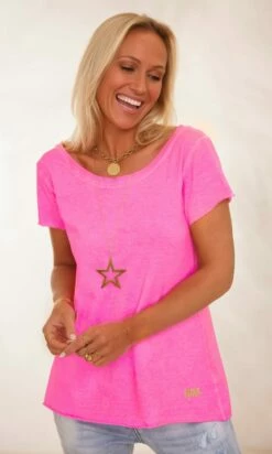 T-Shirt Quentin MC Rose Fluo 13 T-Shirt Quentin MC Rose Fluo -Vêtements Soldes 2024 facetune 07 02 2024 10 09 40