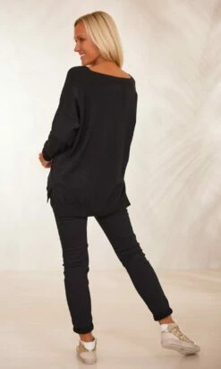 Pull Loyd Noir Love Or -Vêtements Soldes 2024 facetune 07 02 2024 15 41 45