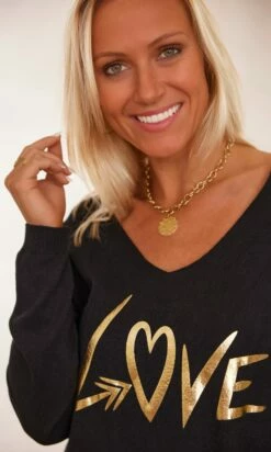 Pull Loyd Noir Love Or -Vêtements Soldes 2024 facetune 07 02 2024 15 44 04