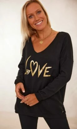 Pull Loyd Noir Love Or -Vêtements Soldes 2024 facetune 07 02 2024 15 47 48