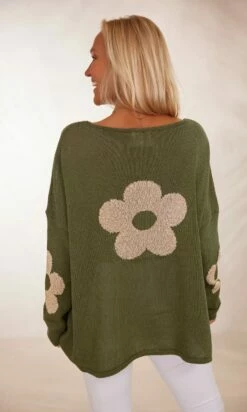 Pull Clovis Kaki Flower Or -Vêtements Soldes 2024 facetune 07 02 2024 16 31 12