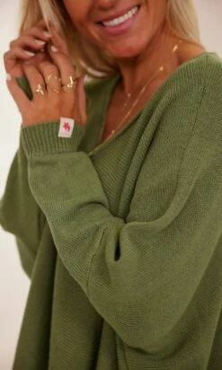 Pull Nestor Petite Maille Kaki -Vêtements Soldes 2024 facetune 07 02 2024 16 43 34