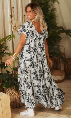Robe Tess Noir Pixies -Vêtements Soldes 2024 facetune 07 03 2023 12 18 37