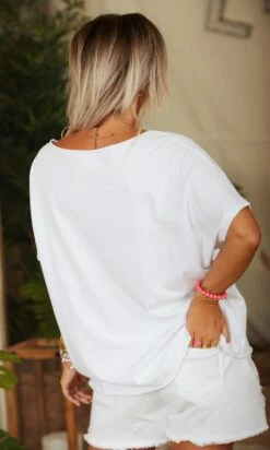 T-Shirt Solene Oversize Blanc Amour Rose Fluo -Vêtements Soldes 2024 facetune 07 03 2023 16 48 59