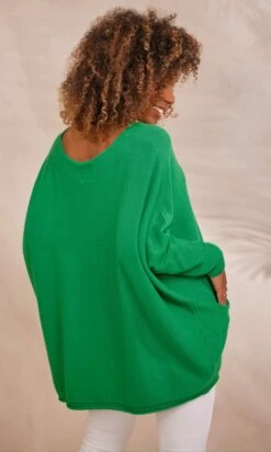Pull Nestor Oversize Vert 12 Pull Nestor Oversize Vert -Vêtements Soldes 2024 facetune 07 09 2023 14 37 39