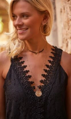 Robe Shannah Dentelle Noir -Vêtements Soldes 2024 facetune 07 10 2023 12 31 18