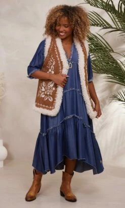 Robe Talya Jean's Brut -Vêtements Soldes 2024 facetune 07 12 2023 16 48 05