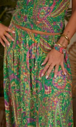 Jupon Ayron Vert Brésil Cachemire Flower -Vêtements Soldes 2024 facetune 08 02 2023 14 45 24