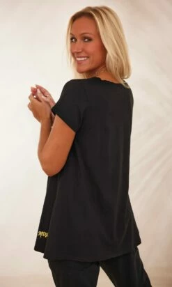 T-Shirt Elio MC Noir Heart Joy Or 12 T-Shirt Elio MC Noir Heart Joy Or -Vêtements Soldes 2024 facetune 08 02 2024 12 50 18 1