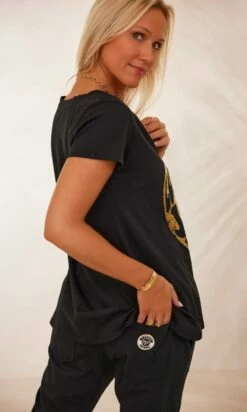 T-Shirt Elio MC Noir Heart Joy Or 14 T-Shirt Elio MC Noir Heart Joy Or -Vêtements Soldes 2024 facetune 08 02 2024 12 56 45 1