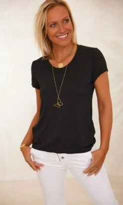 T-Shirt Essentiel Col Rond Noir -Vêtements Soldes 2024 facetune 08 02 2024 13 00 11